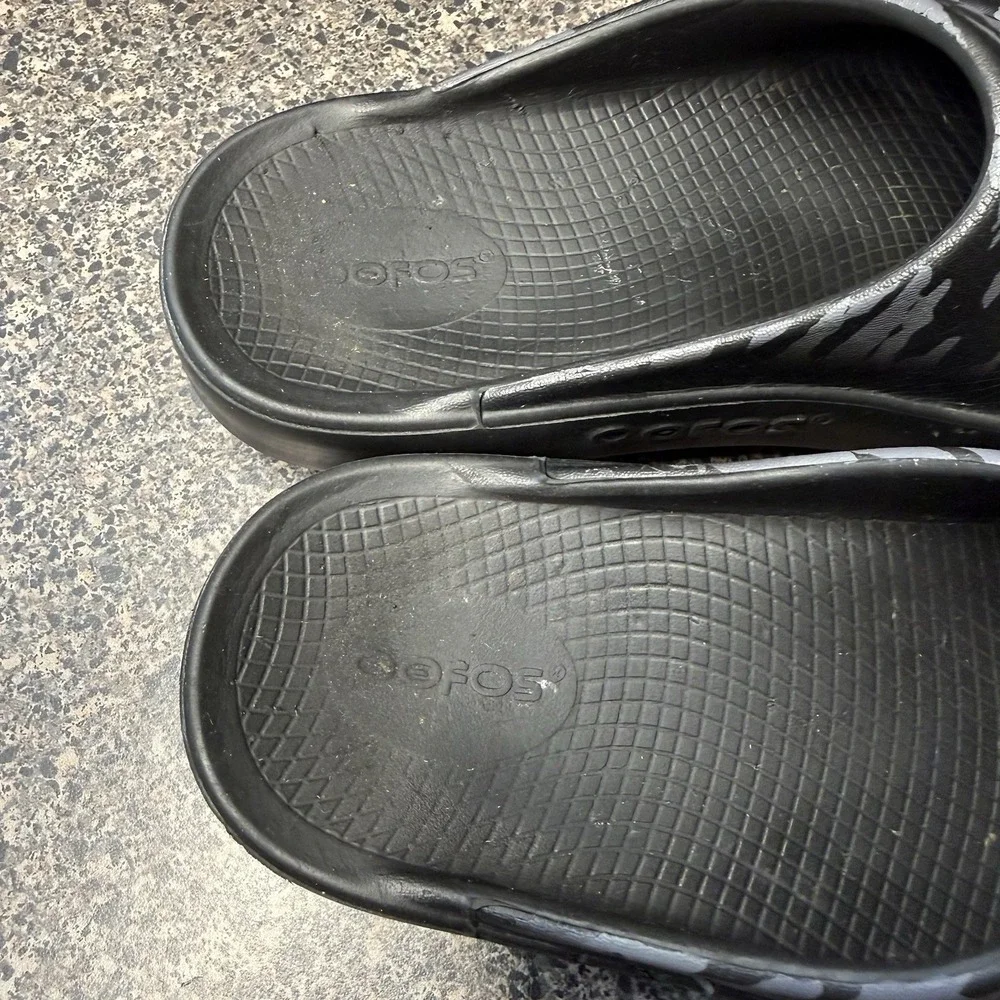 OOFOS fair preowned